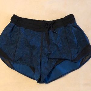 Lululemon Hotty Hot Shorts 2.5” Sz 8